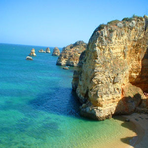 Algarve real estate and property agents with a wide range of Algarve apartments and villas for sale