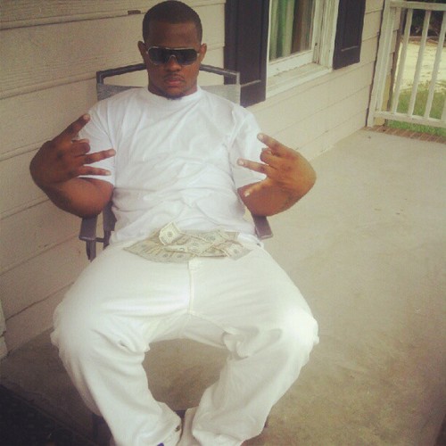 living life with no regrets no fears. comin up frm nothin but only seeing success in my eyes. straight to tha paper no tyme to play..