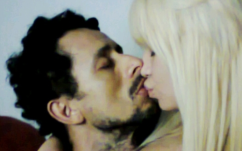 - Futura engenheira& fotógrafa , amo ler e escrever , amiga , leal , amo a natureza , mimada , pisciana , gênio forte,abcdista&vascaína (; DEUS acima de TUDO !