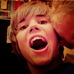 Ex: @LerdaOfDemi pois não consigo entrar na minha conta! ei amo eles : @justinbieber , @selenagomez , @ddlovato , @mileycyrus !2 bjs *-*