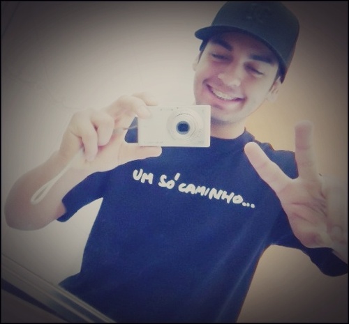 Quero ser melhor do que fui ontem, melhor do que eu sou, não melhor do que você só o melhor que eu possa ser. (Projota)