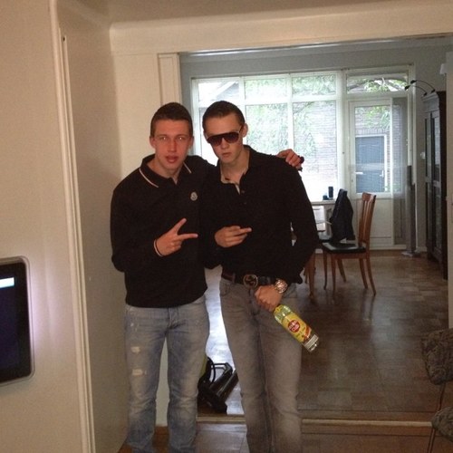 bass_010's profile picture. Havo - Iphone - XerxesDZB - Feyenoord