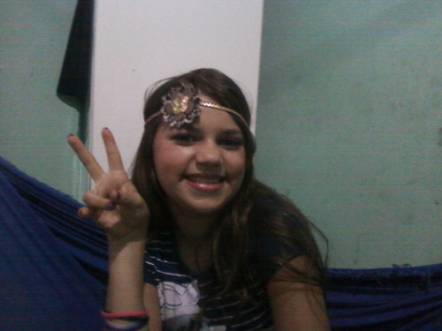 chata,louca,estrovertida,iritante,abusada,safadinha
linda,dramatica,adoro musica ,sou canceriana é sigo todos de volta
beijos doçes...
