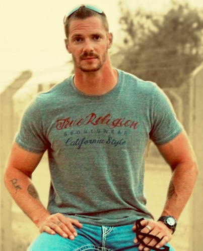 Professional deviant, U.S. Marine, amateur photographer, contractor and all around fun guy.