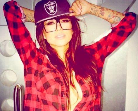 “Eu amo ficar ao seu lado, te abraçar, sentir teu perfume, seus beijos saciam a minha sede, te quero pra sempre do meu lado.” ♥Jovens Romanticos♥