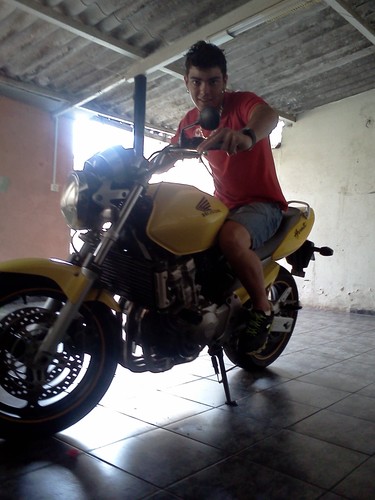 Gosto de conheçeer pessooas novaas '-'