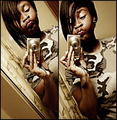 DONT TRUST NOBODY ; NOT EVEN MY GUN SOMETIMES IT BE TRIPPEN WHEN ITS TIME TO HAVE FUN HANTTTT - dont #FOLLOW too #UNFOLLOW too #REFOLLOW , dicks !