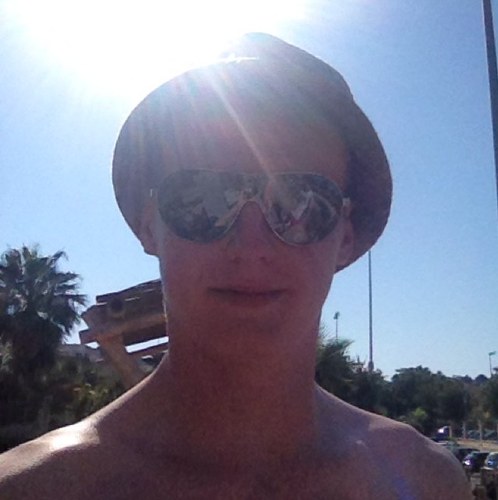 GeoffCrennell5's profile picture. 22, IOM, St Marys Afc with @carlyyyhinds  :))