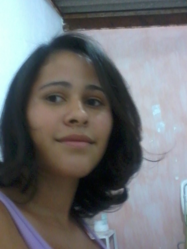 Natural de Rio Branco-Ac estudante de Med.Veterinária na UFAC.Num vivo sem musica e sem os meus amigos...Sou chata,legal.grossa e doce,so depende de vc...