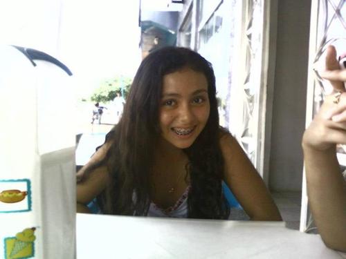 Souuu uma pessoa que quer se divertir gosto de sair a noitee ... ♥♥