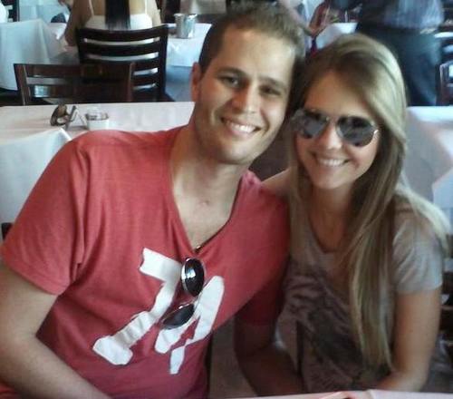 FC do casal mais lindo de todos @PedroLeonardoC e @thaisgebelein ...
Criado no día 15/06/2012 por @InsensatezPeThi e @LaniTomasi