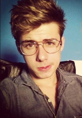 Criado dia:15/09/2011 
Oficializado e seguido pelo lindo do @pedrinhoGARNET  dia:17/09/2011
Donas: @bruninhajgomes e @amora_morinha