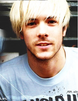 Im Quinn Allman . Bisexual . Guitarist of The Used . proud vegan . (I'm not really Quinn, calm yo tits)