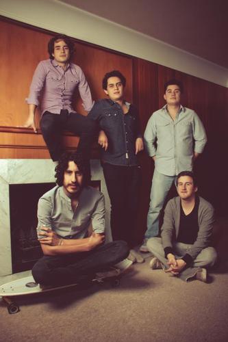 sigan nuestras cuentas @roudrigo @diegoleman @juanpfloyd @manichad