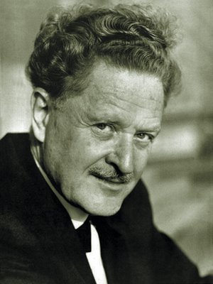 1902 - 1963 | أنا إنسان
 .. أنا ناظم حكمت شاعر تركي
 .. أنا الحمية والحماسة من الساق حتى الرأس
 .. ومن الساق حتى الرأس كفاح .. ولا شيء غير الأمل ،
 ذاك أنا.!