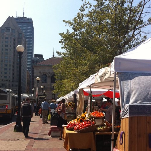 I like to eat food and write about it! All while supporting local farms and farmers markets! Checkout my blog!