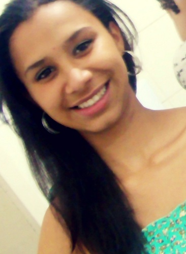 oooooi , ! *-*
Meu nome é Daiana, mais me chamam de Daia, tenhos 18 anos, aquariana, Gremista . 
Sou namorada do @elisandroolive1 *-*