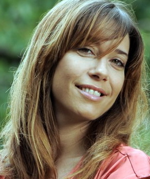 seesawseating's profile picture. Writer (copy, articles, TV/radio comedy) Currently writing a good book about being bipolar (humour/memoirs) Engaged to Noel Edmonds. http://t.co/pZBRmGXu