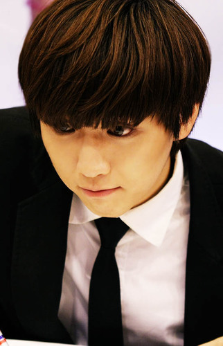 SANDEUL9502's profile picture. 빠른 96! 부산에사는 비원에이포,엠블랙 아끼는 여자구용! 공식1기 바나or공식2기 에이플이구용! 타팬덤도 격하게 좋아합니다=아무나 다가와 주셔용☞☜해치지 않아요♥ 팔로하구 멘션주시묜 맞팔해드려요♥ PS.몸 안의 세포분자에 들수니의 세포가 0.00000000001% 존재합뤼다♥