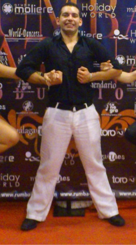 Profesor de ritmos latinos en Malaga. M.y V.de 9 a 10 y V.bachata de 10 a 11 en c/dolores Ibarruri n12. J.de 8 a 10 en c/palmito. Dom de 7 a 9 en nueva malaga.