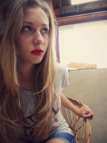 i_ElizabethH's profile picture. Love @onedirection @thewantedmusic @simpleplan @janoskians #teamfollowback :)