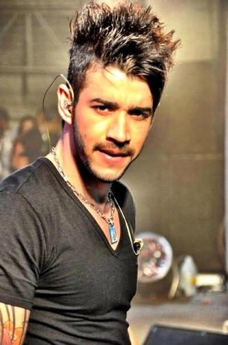 O amor q eu sinto é oq me faz sobreviver♫
 @Gusttavo_lima  Parceria: @GLeternamente  |   @ingridgls | @lahcrystina
desde:05/02/2012