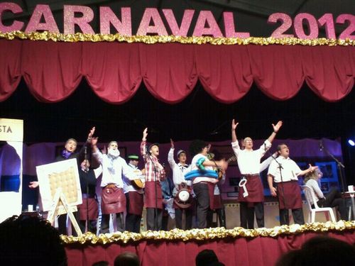 Un simple grupo de amigos ,jovenes jartibles del Carnaval....Viva el CARNAVAL! !!