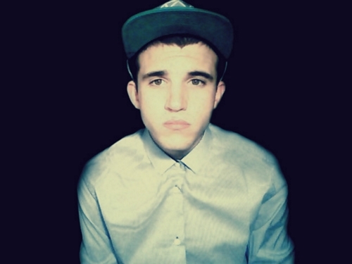 Je viens de te follow, follow @SimpleMathieu merci :)