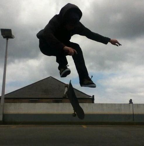 My name's thorpey, i skate, smoke, listen to rock, metal, rap and dubstep, i follow back.