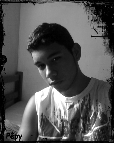Todos caem, mas apenas os fracos continuam no chão...
A onde eu ande trago um anjo do bem, que ilumina meu caminho e me mostra quem é quem.