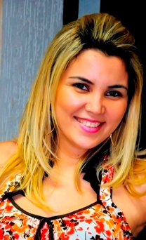 Graduada em markentig pela UNP, casada, mãe, gerente de marketing no Jornal de Fato.
