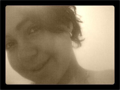 Ela é chata, ela é louca, ela é irritante, ela é retardada, ela é feia, ela sou eu ;3
    segue aê (: