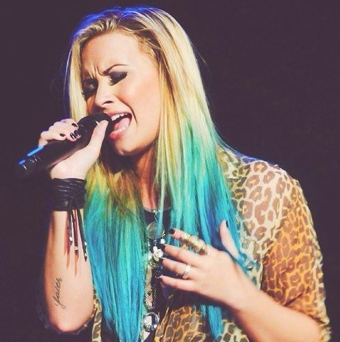 perfect_fake_'s profile picture. Hiya. I'm demi.. let me give your heart a break..and dont forget... im a skyscraper. i want to get back to lala land. |||RP SINGLE|||