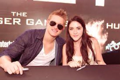 MascaradedClove's profile picture. My beautiful face is masked by darkness. As midnight comes and the moons lies steady in the Atmosphere me and, @__CatoD2 come out. In love & unmasked.