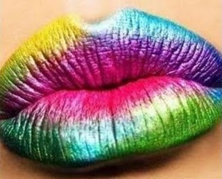 Sigo de volta!! =Somos duas amigas, ligadas em moda e em tudo que facilita a vida de nós mulheres. Criamos um blog para compartilhar opiniões e experiências.