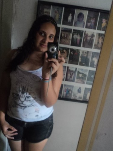 Eu que vivo com α cαbeçα nα luα, com músicα no ouvido e corαção nα bocα :) 
http://t.co/jfLSjZ3Vkc
eu sou meninα e mulher, eu sei muito bem o que quero .