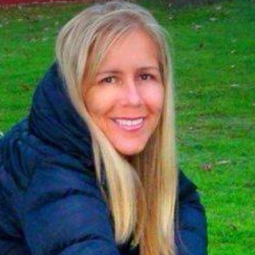 CrisDalVesco's profile picture. Quanto mais eu me acho, mais eu me perco...em Portugal...em Paris...