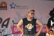 saya gak pernah ikut-ikutan..
yg lain jelek, saya nggak..
yg lain ingusan, saya nggak..
yg lain kaya raya, saya udah duluan.....