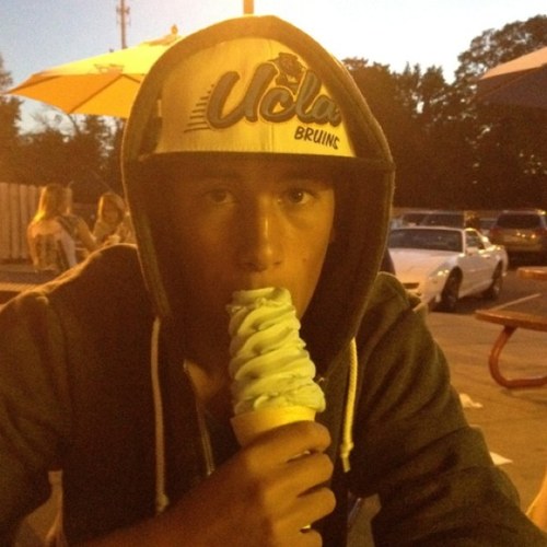 EthanZmadsen's profile picture. Friendship is like peeing on yourself: everyone can see it, but only you get the warm feeling that it brings.