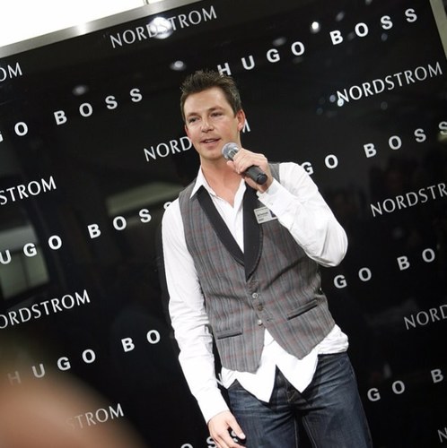 Jontrosh's profile picture. Real Estate