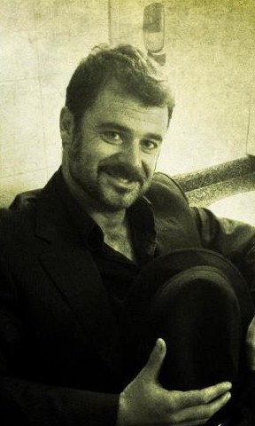 Escuchante y ponente, pensador, cantante, actor y productor dedicado a la promoción y el marketing ALL LINE.