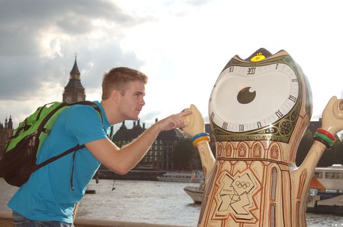 BobbyD1392's profile picture. Just your normal tall ass, awkward human.