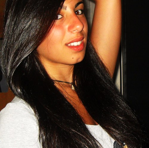 ''...nunca creì en la felicidad...luego me vengo a encontrar con tus ojos y me dan algo màs...:*''