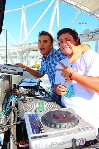 Hardstyle DJ.
 Follow Me!