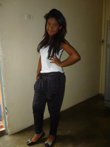 soy  una persona que lucha y con virtudes... y defectos y errores y aprendiendo de cada unoo de ellos .... $ *-*