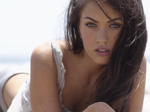 Rose Hathaway... \ One Arrogant, Deadly And Damn Sexy Bloody Vampire :) *Licks Lips* Warning: I Am Beautiful... But I Bite Bi 18+ #Single