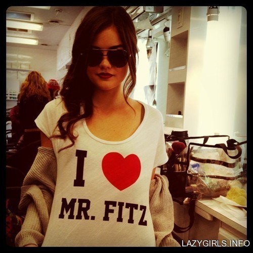 Eu continuo aqui, vadias. XOXO, -A. / Liar desde:17/01/12