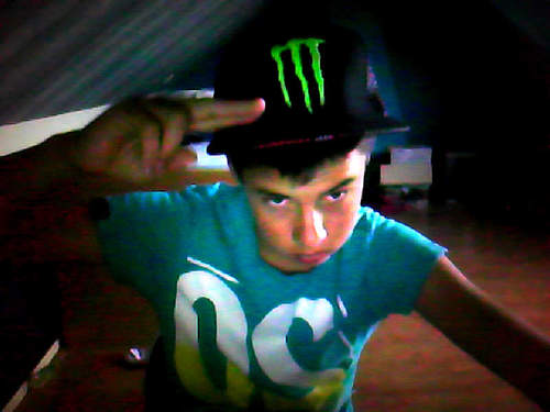 Hyves: http://t.co/x8K18Y4M
MSN: silvanoduyzer@live.nl
Whapp: 0627266474
Steam: silboy123