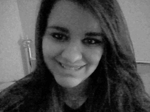 whatttsss up! Its Sierra..I'm 21, love to draw, and baybeee this girl is NEVER fake real as it gets! Well follow me and I'll follow you back(;