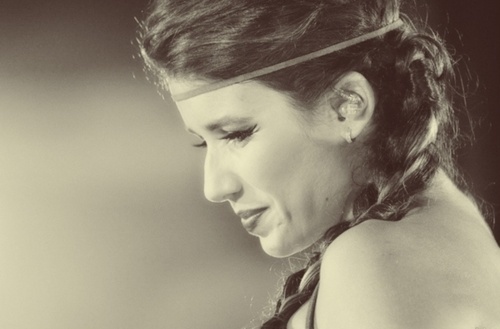 “Mãe trouxe a Paula Fernandes para almoçar aqui em casa” “Filha tira o pôster da cadeira.” Te amo (': @PaulaFernandes7
